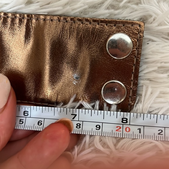 Hidden money compartment in this snap bracelet! - Picture 7 of 8